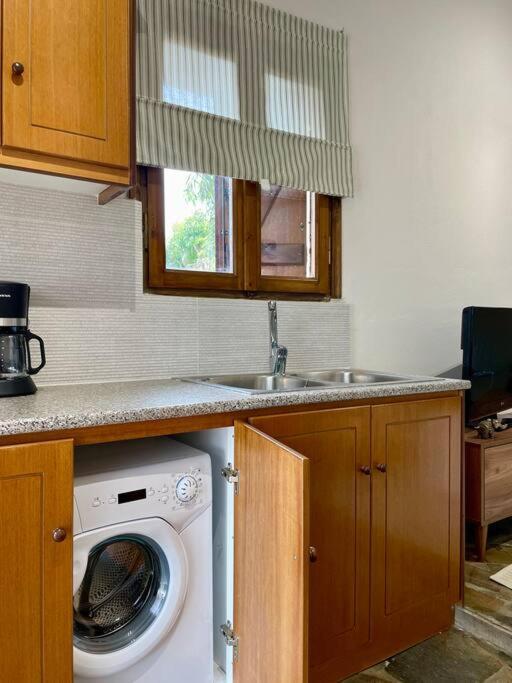 Almond Home Livadia  外观 照片