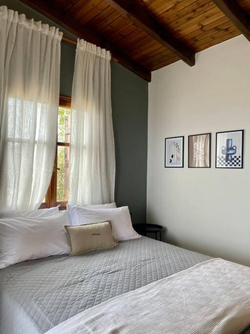 Almond Home Livadia  外观 照片