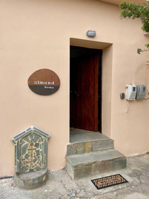 Almond Home Livadia  外观 照片