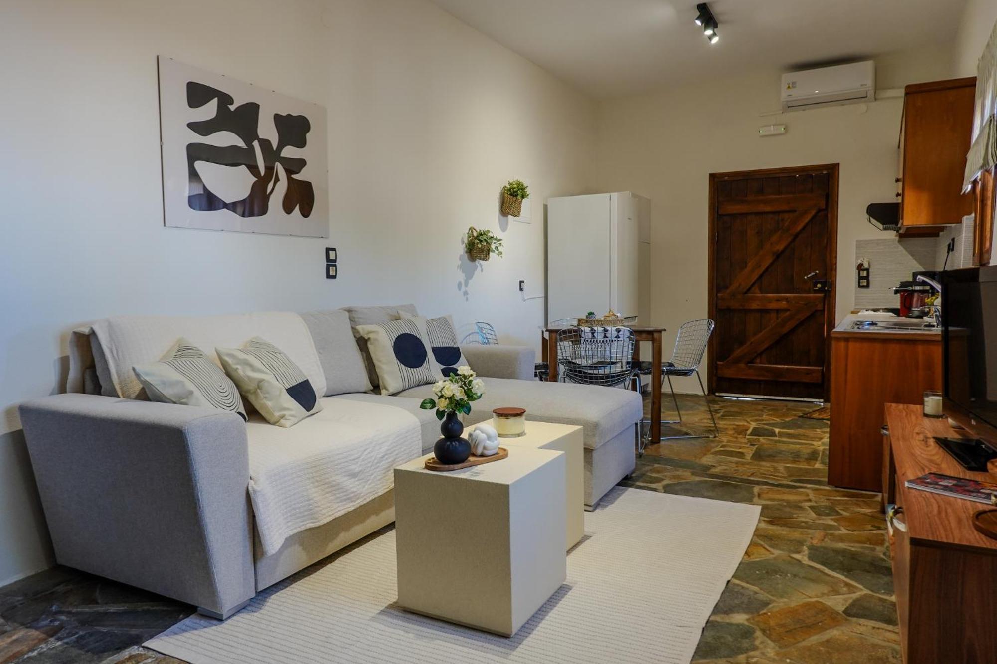 Almond Home Livadia  外观 照片
